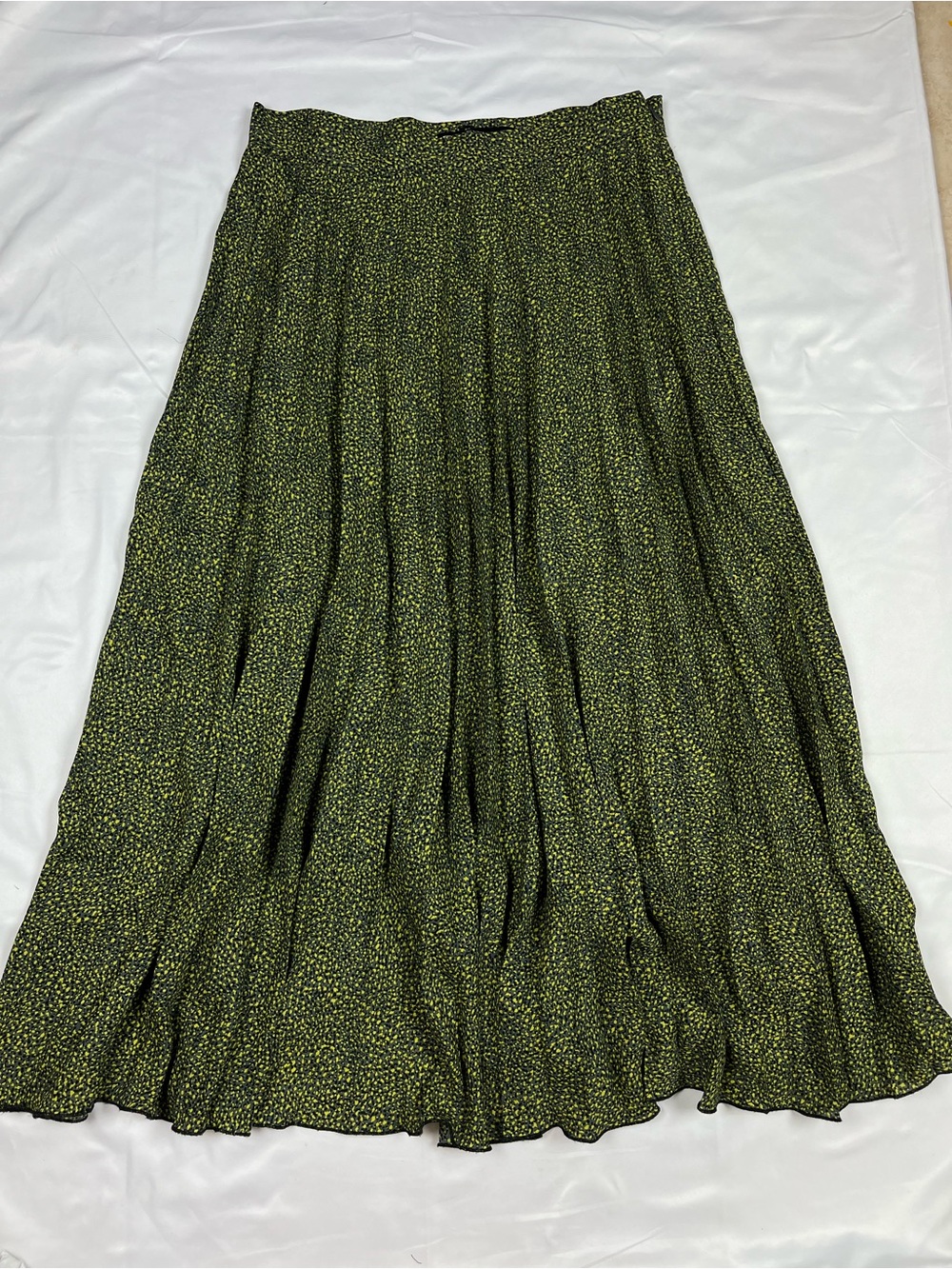 Zara Pleated Midi Skirt Khaki Green Textured Microprint Plisse Flowy Coquette M